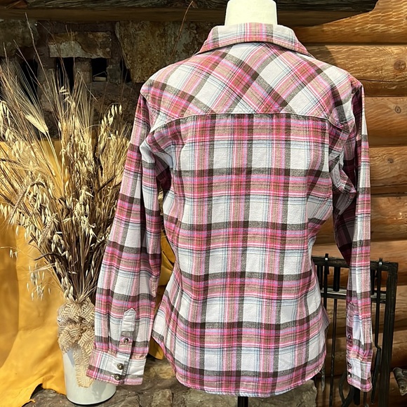 🍁 Great Women’s Carhartt Flannel Plaid Button Up Shirt! - Picture 3 of 4